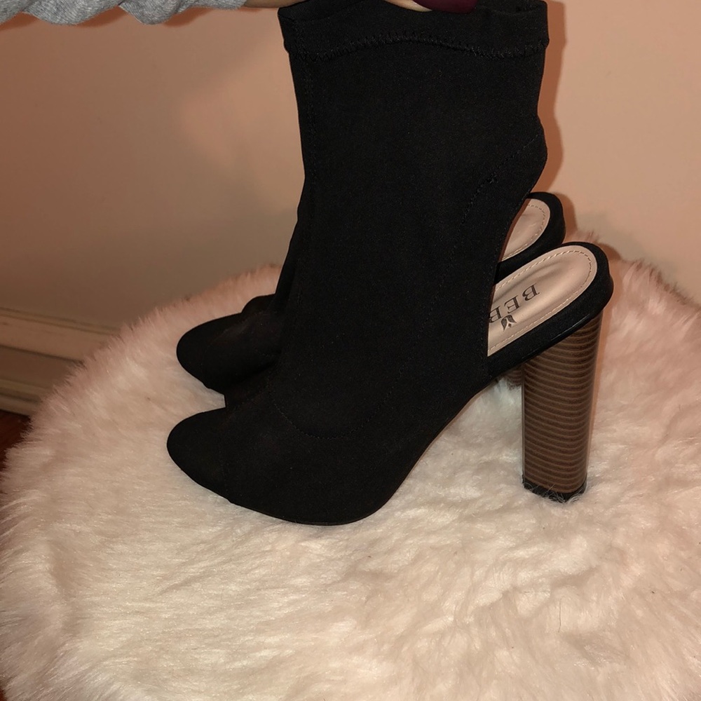Peep toe bootie